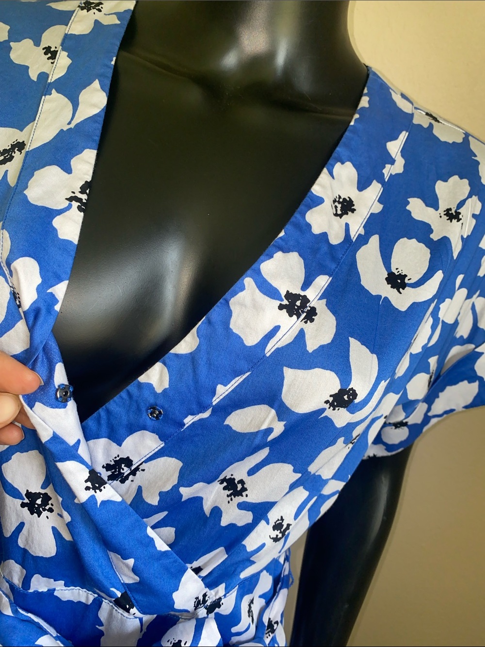 Who What Wear Blue and White Floral Wrap Midi Dress with Pockets - Picture 10 of 14